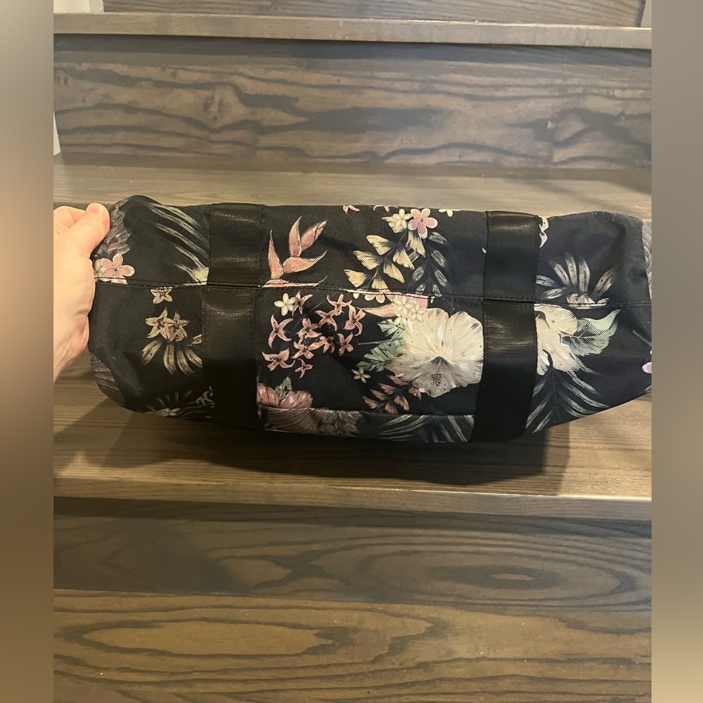 Pull&Bear Black Floral Travel Overnighter Bag - Picture 8 of 14